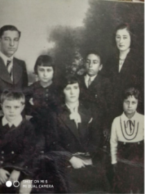 Семейная фото князя Рашида Усуми: Sadullah Usumi, Fethi Usumi. 1940.